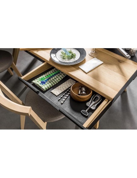 Table design en chêne avec tiroirs