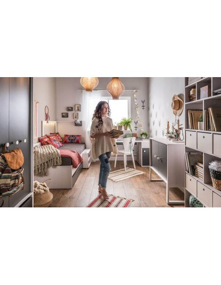 Bureau design enfant en bois blanc et gris