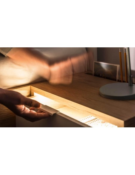 Chevet design en bois à tiroirs