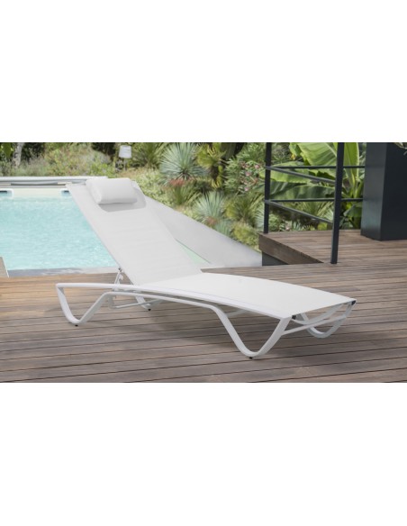 chaise longue blanche