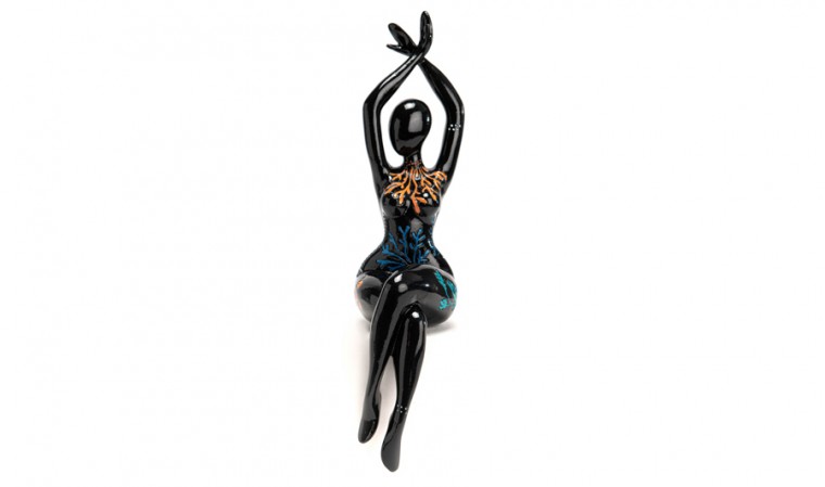 Statue femme horizon noir multicolore