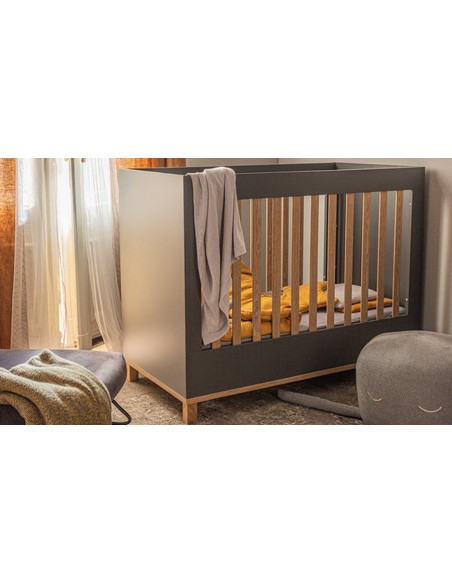 Lit à barreaux chambre bébé