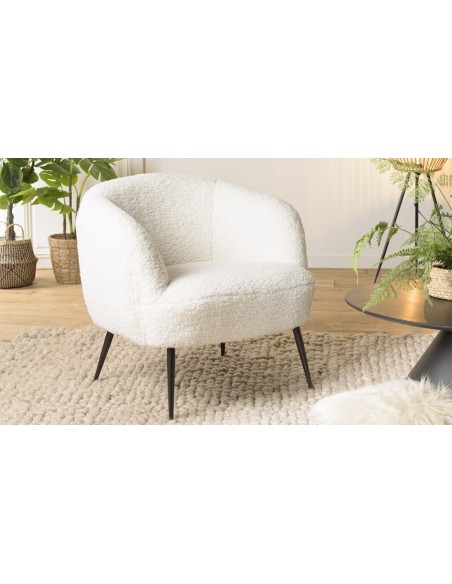 Fauteuil cosy blanc en tissu bouclette avec pieds en métal noir - Rosalia