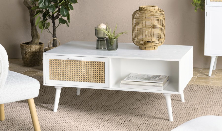Table basse blanche et cannage rotin
