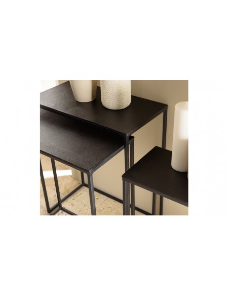 Plateaux des tables gigognes en aluminium noir