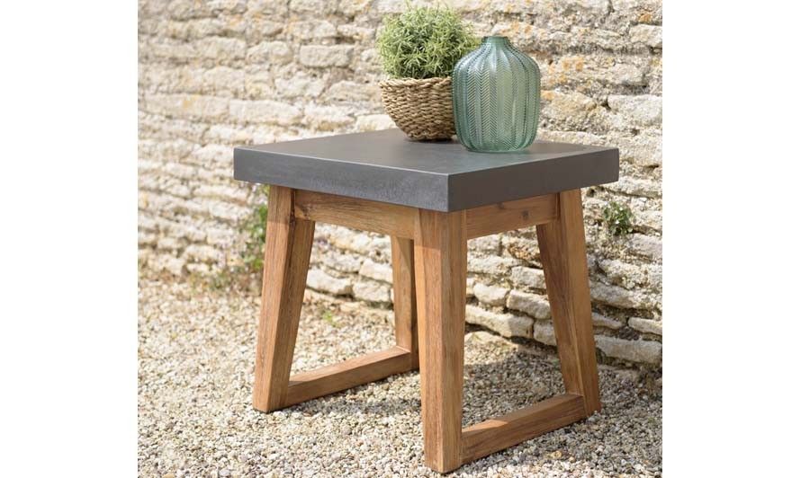 Petite table d'appoint rectangulaire en acacia avec effet béton foncé -  Nestor