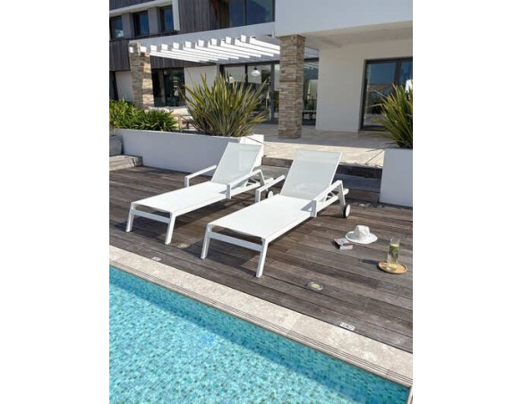 Chaise longue blanche sur roulettes Ibiza - House and Garden