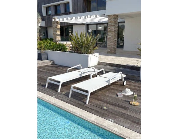 Chaise longue blanche sur roulettes Ibiza - House and Garden