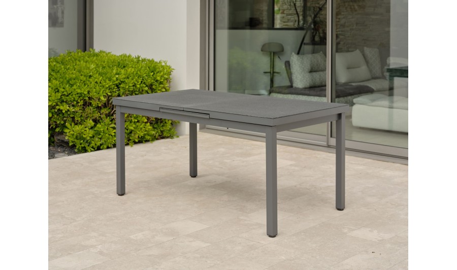 Table de jardin DANIA (160/210x90 cm) en aluminium et spraystone avec rallonge automatique - GRIS ANTHRACITE Table de jardin DANIA (160/210x90 cm) en aluminium et spraystone avec rallonge automatique - GRIS ANTHRACITE