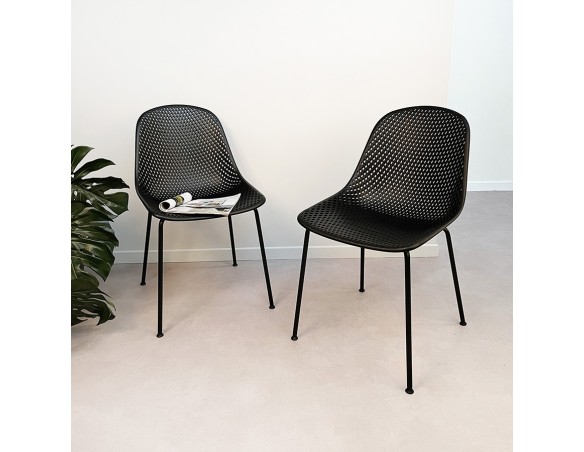 Chaise design perforée VIKY noire intérieure / extérieure