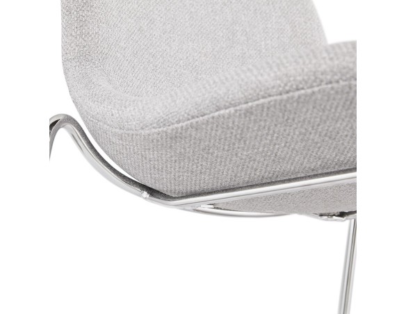 Tabouret snack mi-hauteur empilable FAKIR MINI en tissu gris clair et pied en métal chromé