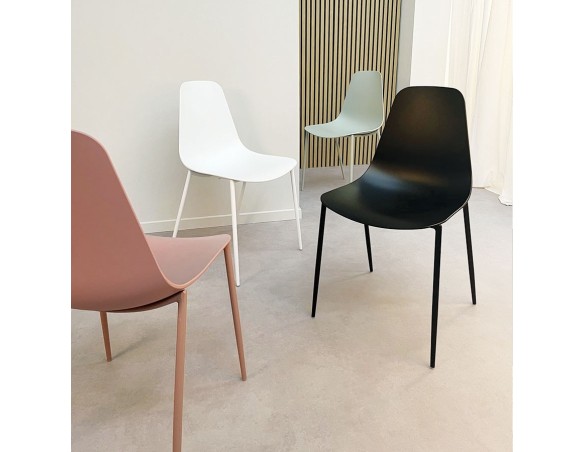 Chaise intérieur / extérieur FELIZ verte en matière plastique et métal