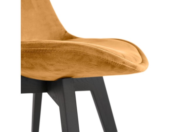 Chaise en velours moutarde JOE avec structure en bois noir