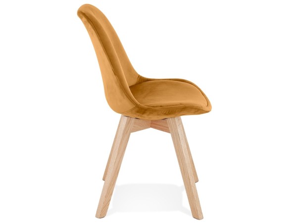 Chaise en velours moutarde JOE avec structure en bois naturel