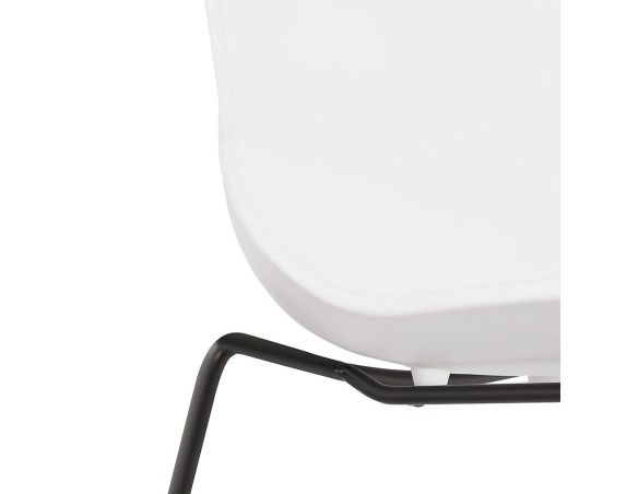 Chaise design NUMERIK blanche avec pieds en métal noir