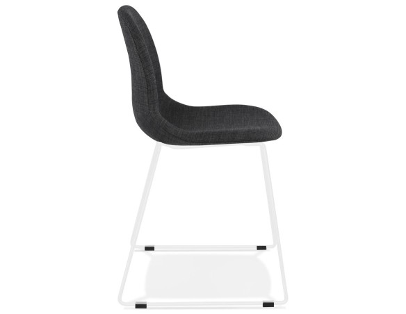 Chaise design DISTRIKT en tissu gris foncé avec pieds en métal blanc