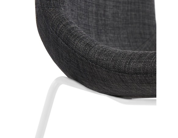 Chaise design DISTRIKT en tissu gris foncé avec pieds en métal blanc