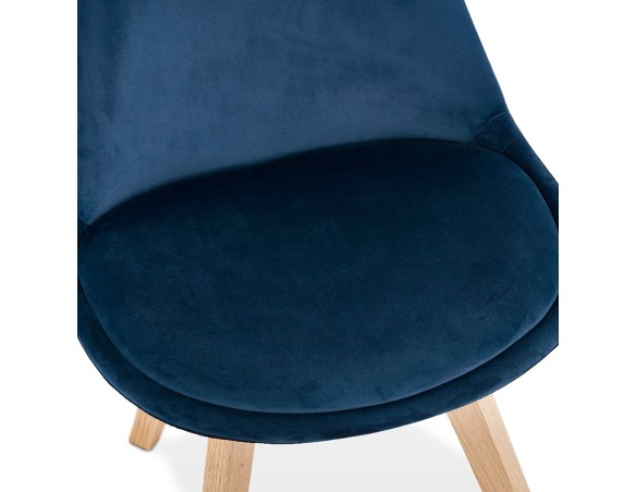 Chaise en velours bleu JOE avec structure en bois naturel