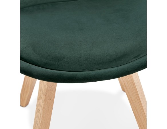 Chaise en velours vert JOE avec structure en bois naturel