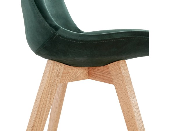 Chaise en velours vert JOE avec structure en bois naturel