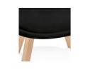 Chaise en velours noir JOE avec structure en bois naturel