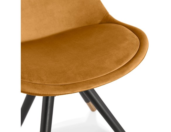 Chaise design HAMILTON en velours moutarde et pieds en bois noir