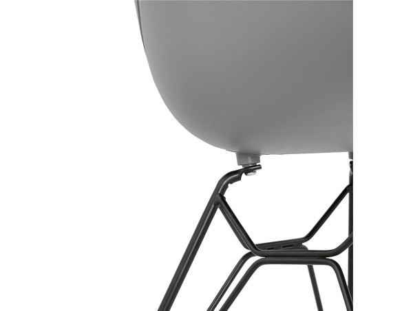 Chaise design SATELIT grise style industriel avec pieds en métal noir