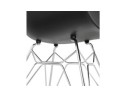 Chaise moderne UNAMI noire en matière plastique avec pieds en métal chromé