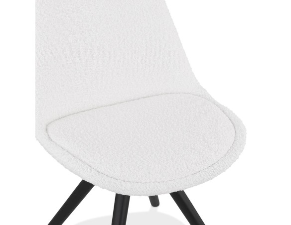 Chaise design VALENTINE en tissu bouloché blanc et pieds en bois noir