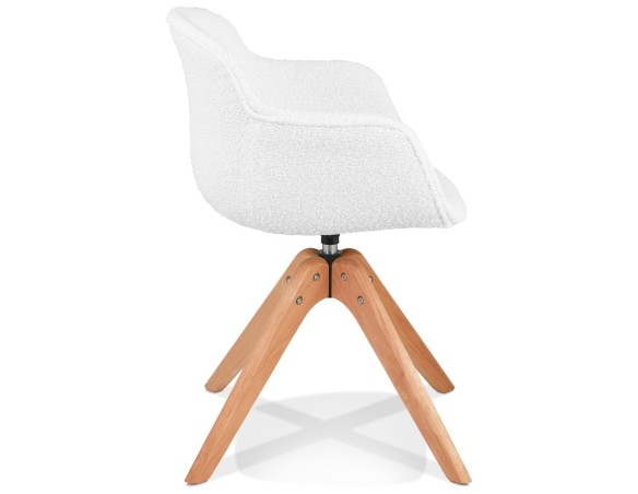 Chaise à accoudoirs style scandinave DESMA en tissu bouclé blanc et bois naturel