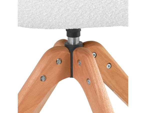 Chaise à accoudoirs style scandinave DESMA en tissu bouclé blanc et bois naturel