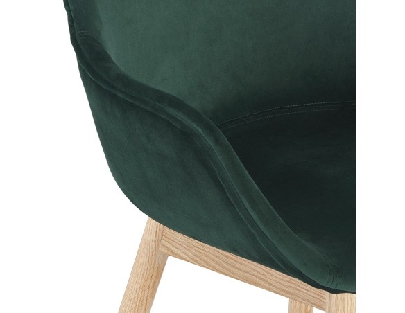 Chaise avec accoudoirs FRIDA en velours vert et pieds en bois naturel