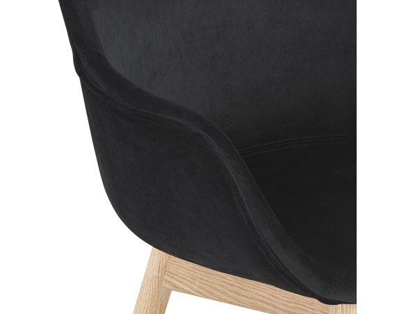 Chaise avec accoudoirs FRIDA en velours noir et pieds en bois naturel