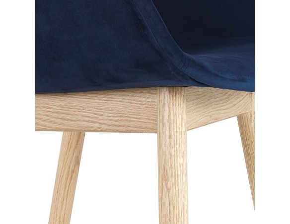 Chaise avec accoudoirs FRIDA en velours bleu et pieds en bois naturel