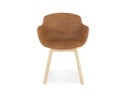 Chaise avec accoudoirs RUPERT en microfibre brune et pieds en bois naturel