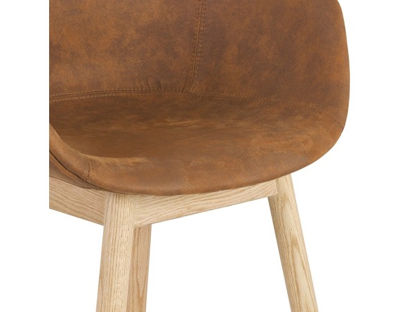 Chaise avec accoudoirs RUPERT en microfibre brune et pieds en bois naturel