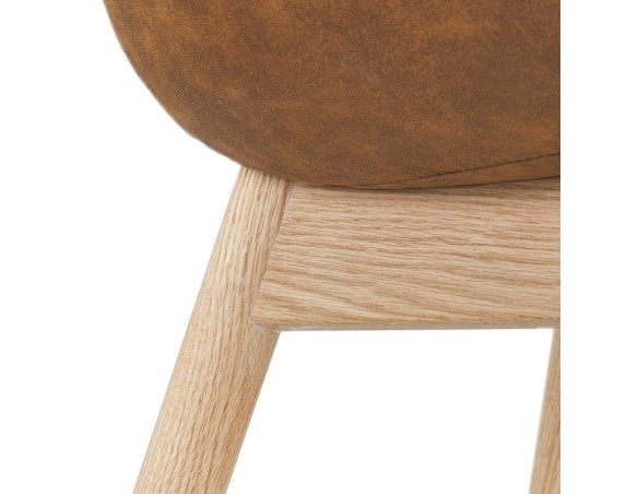 Chaise avec accoudoirs RUPERT en microfibre brune et pieds en bois naturel