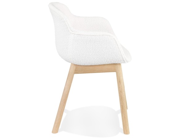 Chaise avec accoudoirs MOUTOU en tissu mouton blanc et pieds en bois naturel