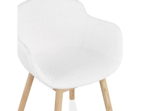 Chaise avec accoudoirs MOUTOU en tissu mouton blanc et pieds en bois naturel