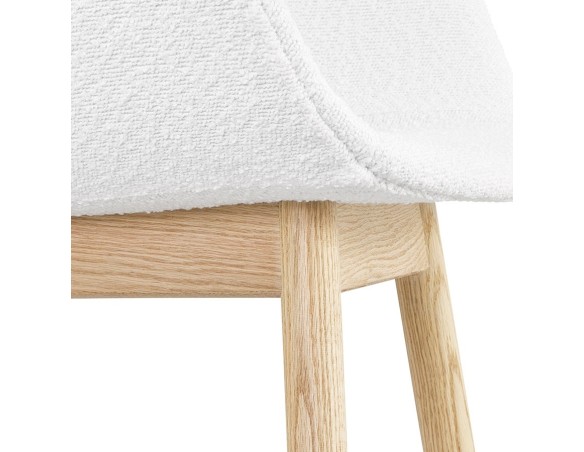 Chaise avec accoudoirs MOUTOU en tissu mouton blanc et pieds en bois naturel