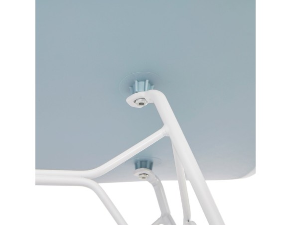 Chaise moderne GAUDY bleue avec pied en métal blanc