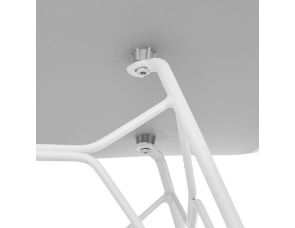 Chaise moderne GAUDY grise avec pied en métal blanc