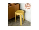 Tabouret bas empilable POMPA en matière plastique moutarde