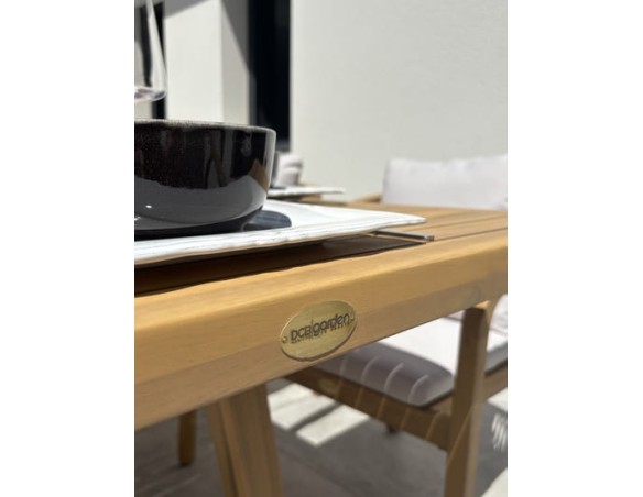 Ensemble repas de jardin 6 places en bois d'acacia - SERENA