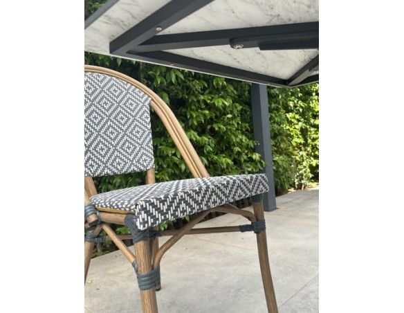 Ensemble de jardin table HPL effet marbré + 2 fauteuils bleu - BISTRO
