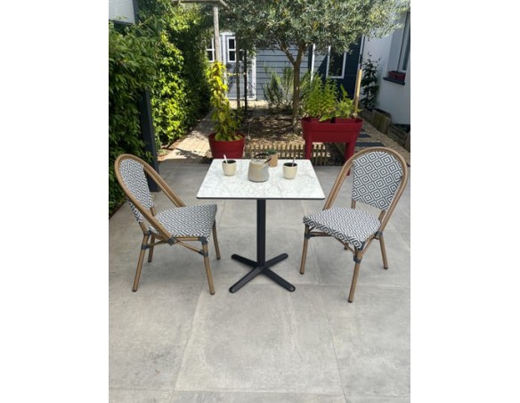 Ensemble de jardin table HPL effet marbré + 2 fauteuils bleu - BISTRO