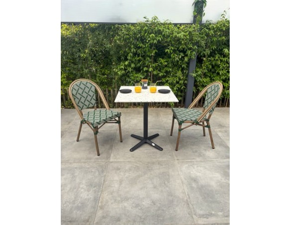 Lot composé d'une table de jardin BISTRO en Terrazzo et de 2 fauteuils vert