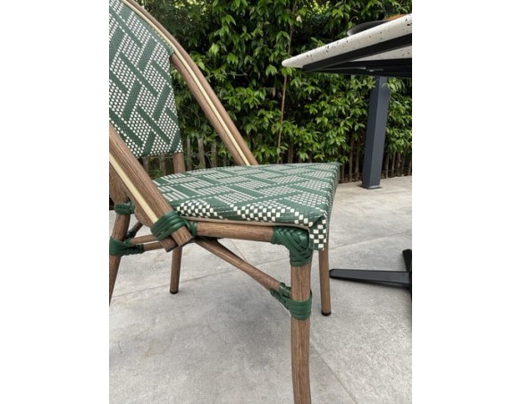 Lot composé d'une table de jardin BISTRO en Terrazzo et de 2 fauteuils vert