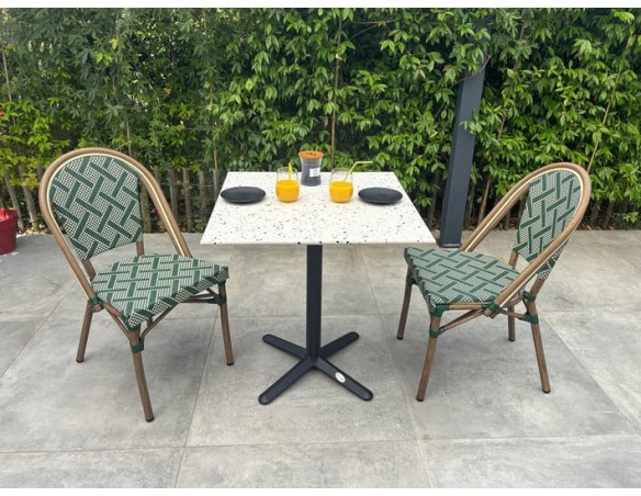 Lot composé d'une table de jardin BISTRO en Terrazzo et de 2 fauteuils vert