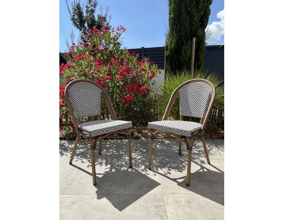 Lot composé d'une table de jardin BISTRO en Terrazzo et de 2 fauteuils BISTRO bleu